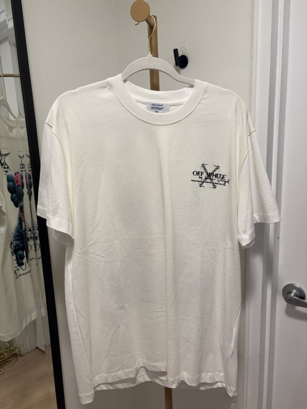 Off White T shirt, size Large